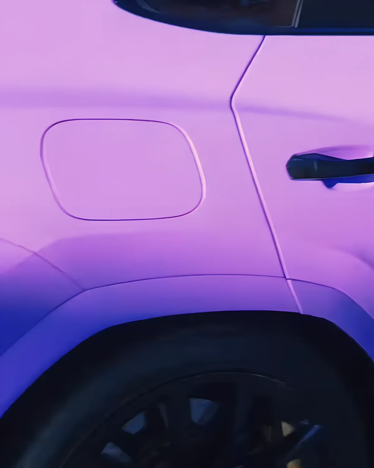 Close view of the purple wrap on the Urus: fuel door, rear door handle and wheel arch
